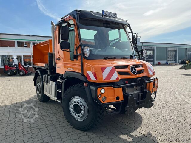 Unimog Mercedes-Benz Unimog U 427