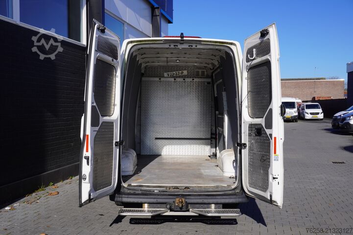 Delivery van Volkswagen Crafter 2.0 TDI 140PK L3H3 EURO 6 - Airco - Nav...