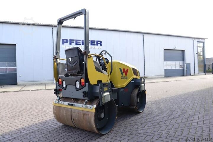 Tandem roller Wacker Neuson RD28-120 Diesel, Front And Rear Vibrating Smooth D