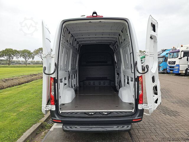 High-roof van MERCEDES-BENZ SPRINTER 317 L2H2 Navi RWD