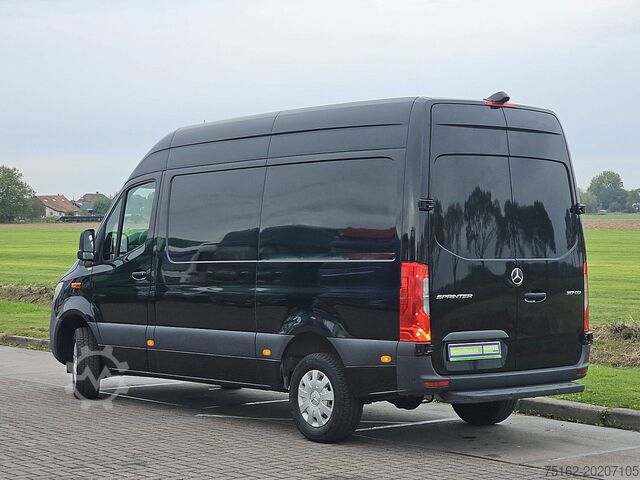 High-roof van MERCEDES-BENZ SPRINTER 317 L2H2 Mbux 360camera!