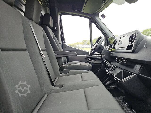 High-roof van MERCEDES-BENZ SPRINTER 317 L2H2 Mbux 360camera!