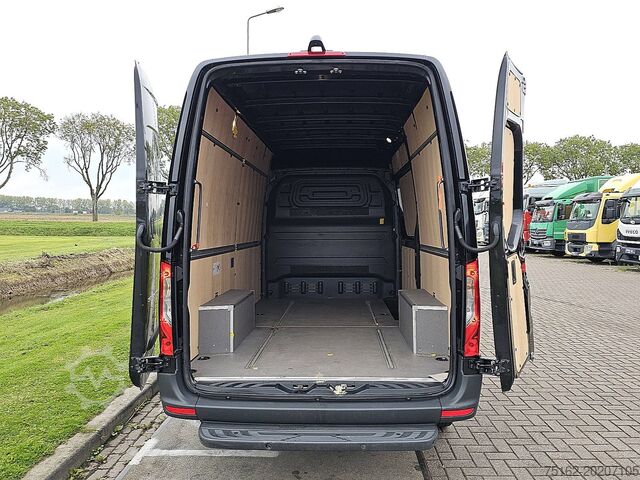 High-roof van MERCEDES-BENZ SPRINTER 317 L2H2 Mbux 360camera!