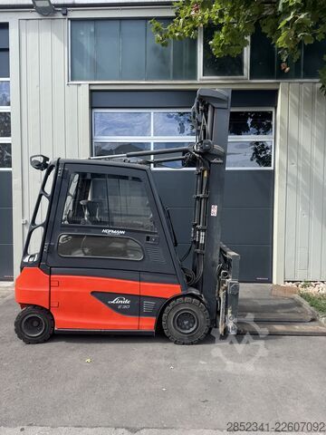 Forklift Linde E30L mit teleskopierbaren Zinken
