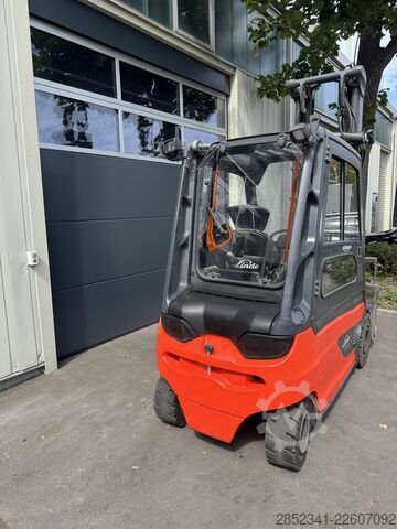 Forklift Linde E30L mit teleskopierbaren Zinken