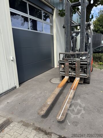 Forklift Linde E30L mit teleskopierbaren Zinken