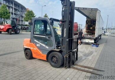 4-wheel forklift Toyota 02-8FDF 30