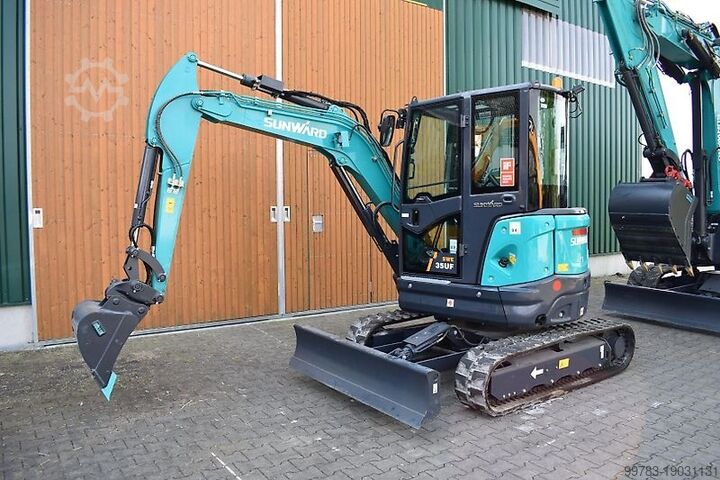 Backhoe loader Sunward SWE35UF