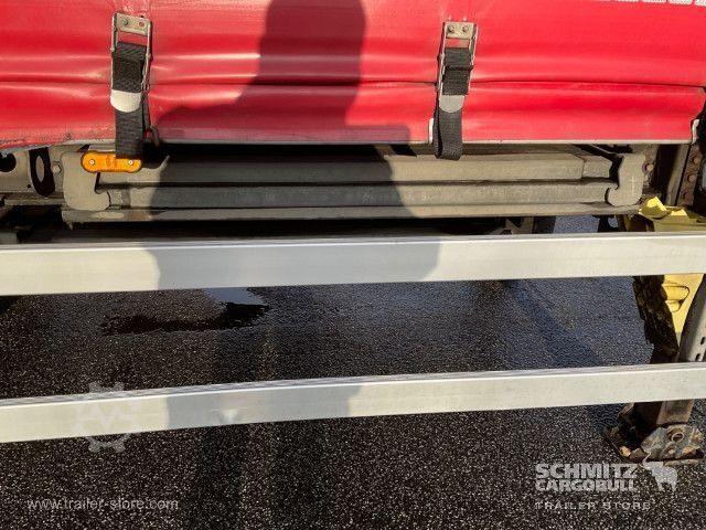 Open semitrailer with tarp  Curtainsider Standard Staplerhalterung