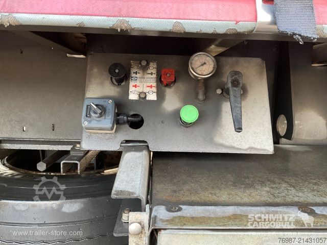 Open semitrailer with tarp  Curtainsider Standard Staplerhalterung