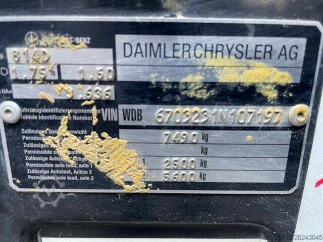 Curtain sider van Mercedes-Benz 814 D Vario mit LBW 4x2