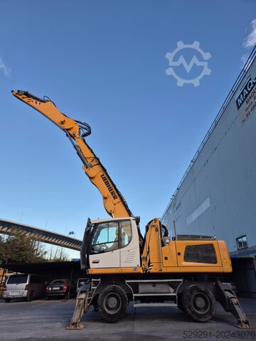 Material handler LIEBHERR LH30M
