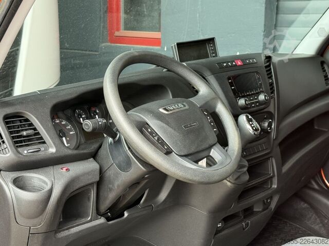 Transporter mit Koffer IVECO Daily 35S14A Hi-Matic Klima 4,35m Ladebordwand