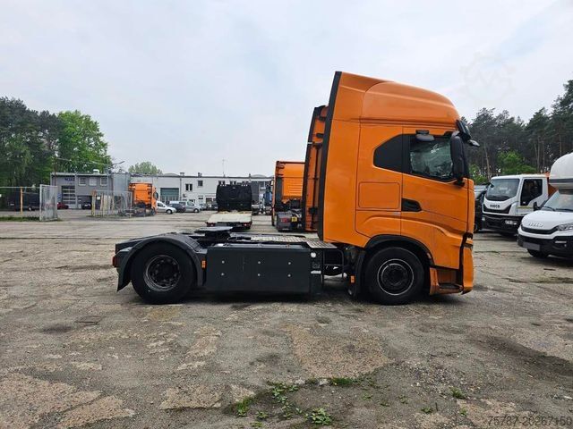 Standard tractor unit IVECO 460 S-Way CNG Zylinderkopf u.a. neu