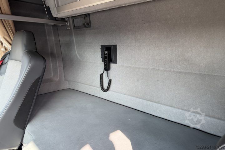 Box truck Renault Gamma T460 Koffer/HB / Swiss-Vehicle