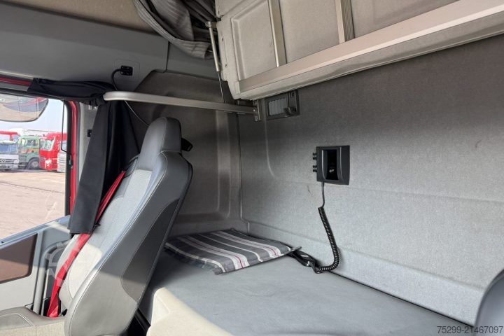 Flatbed truck with tarp Renault T460 4x2 Plane/HB / Swiss-Vehicle