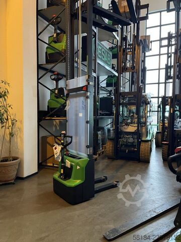 High Lift stacker Cesab S010i