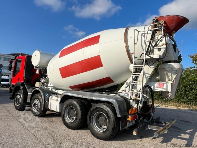 Concrete mixer truck Iveco Trakker 450