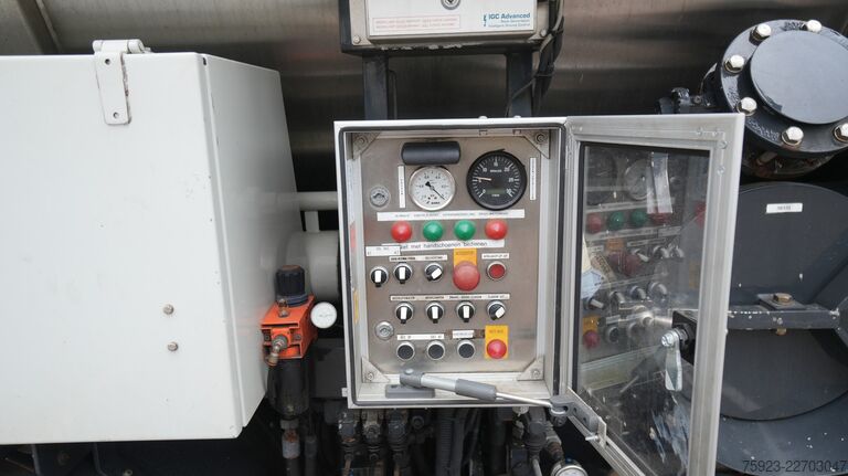 Saugfahrzeug Mercedes-Benz AXOR 2728 6x2 vacuum suck and pressure tank 206...