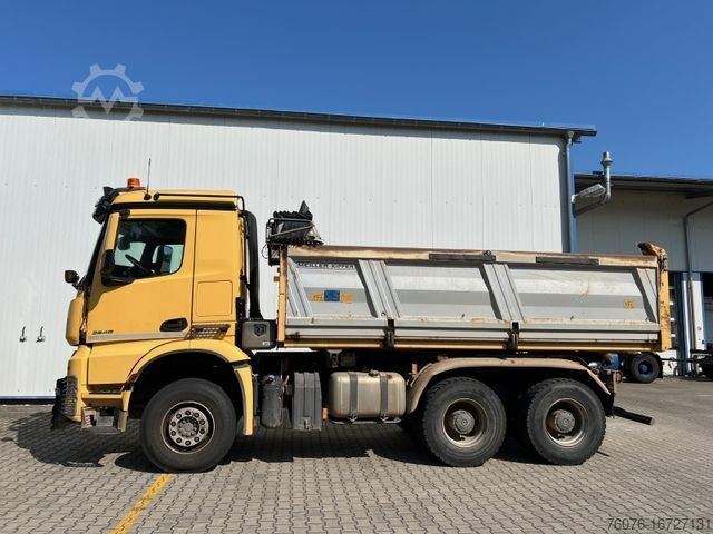 Kipper LKW MERCEDES-BENZ 3348 K Bordmatik Retarder Winterdienst Heizung