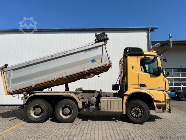Kipper LKW MERCEDES-BENZ 3348 K Bordmatik Retarder Winterdienst Heizung