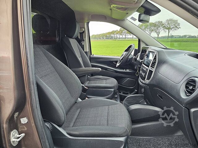High-roof van MERCEDES-BENZ VITO