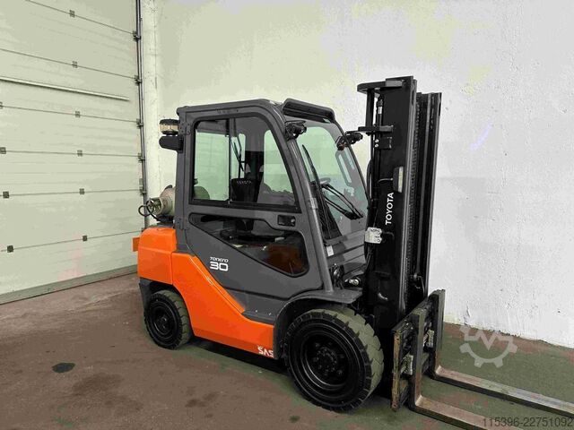 LPG Forklifts Toyota 02-8FGF30