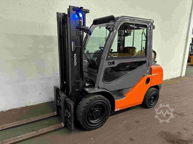 LPG Forklifts Toyota 02-8FGF30