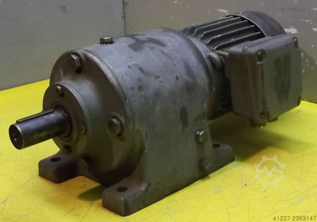 Gear motor 0.37 kW 160 rpm SEW-EURODRIVE R52VD71N-4