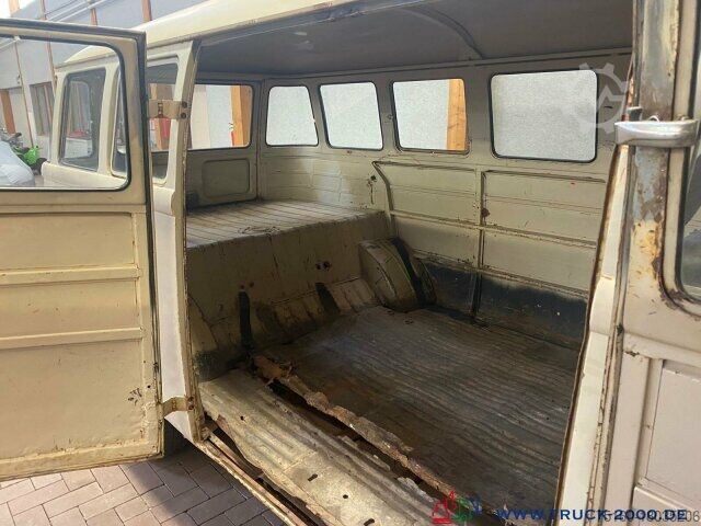 Minibus Volkswagen Bus mit Scheiben Restaurierungsobjekt Verzollt
