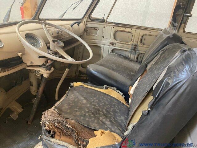 Minibus Volkswagen Bus mit Scheiben Restaurierungsobjekt Verzollt