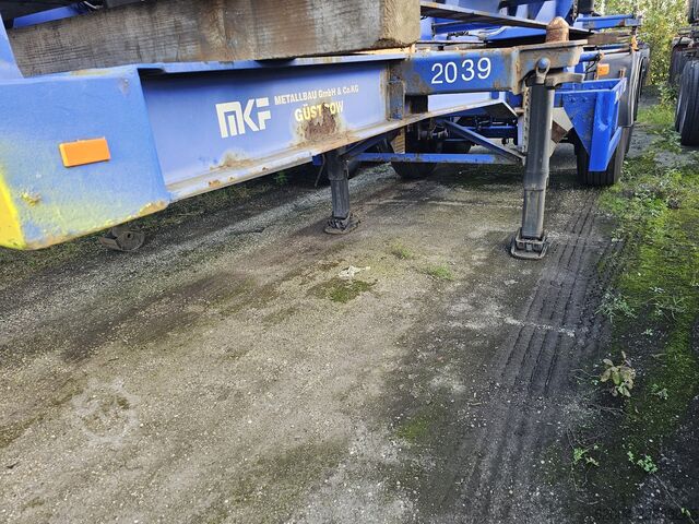 Transport von Containern MKF METALLBAU CS 20 / STEEL SUSPENSION/ BPW DRUM.