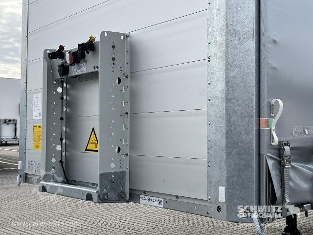 Auflieger mit Pritsche & Plane Schmitz Cargobull Curtainsider Mega Getränke