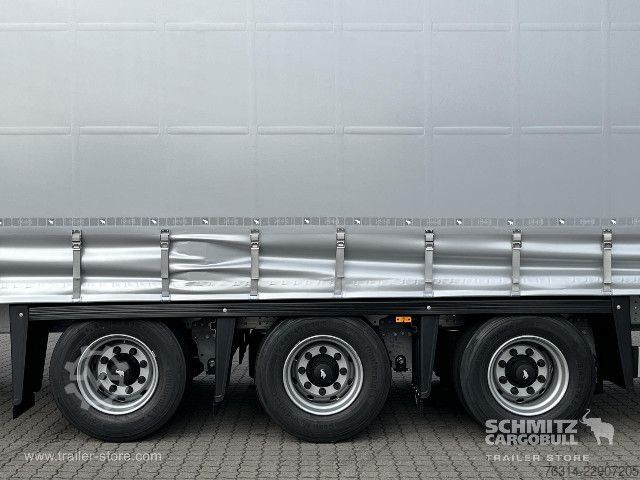 Auflieger mit Pritsche & Plane Schmitz Cargobull Curtainsider Mega Getränke