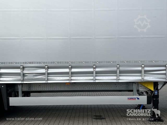 Auflieger mit Pritsche & Plane Schmitz Cargobull Curtainsider Mega Getränke