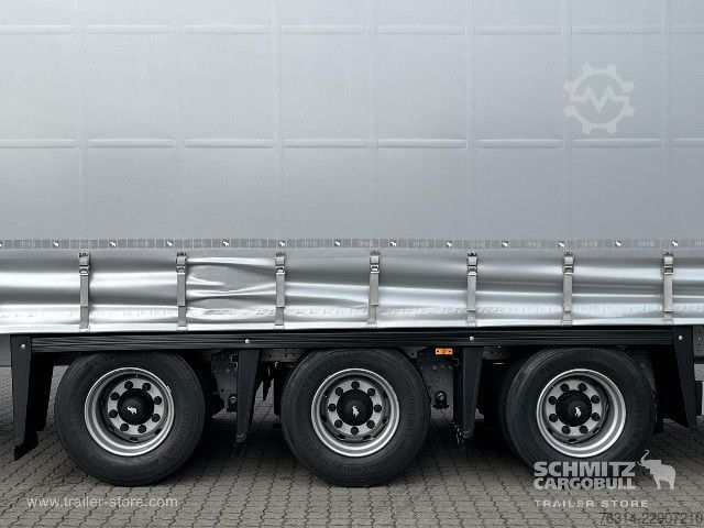 Auflieger mit Pritsche & Plane Schmitz Cargobull Curtainsider Mega Getränke
