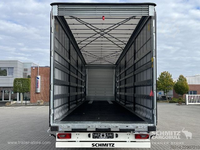 Auflieger mit Pritsche & Plane Schmitz Cargobull Curtainsider Mega Getränke
