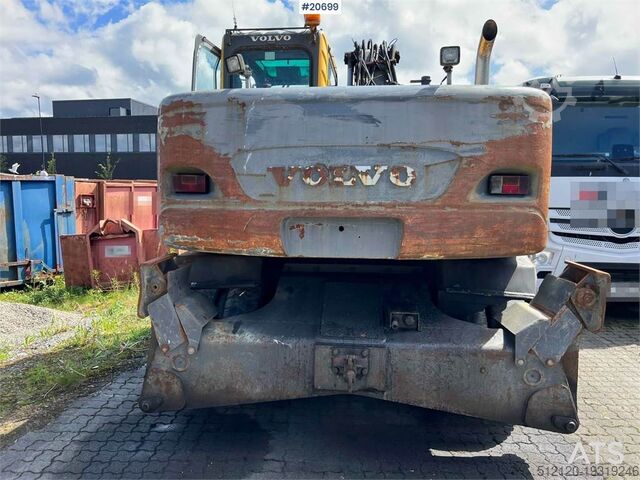 Raupenbagger Volvo EW160B wheeled machine w/ support leg and shear