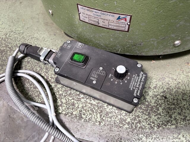 Vibratory feeder VIBRATORENTECHNIK SBS 7