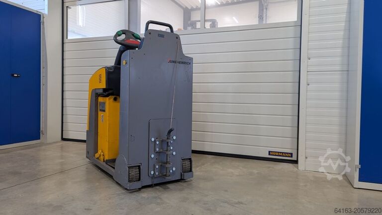 Tow Tractor Jungheinrich EZS 130