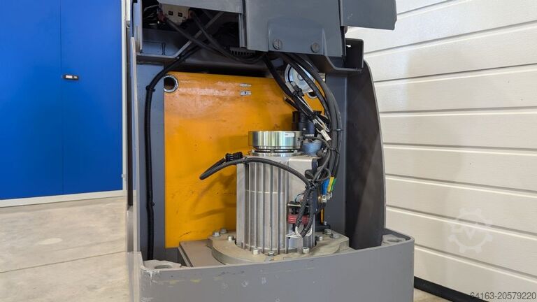 Tow Tractor Jungheinrich EZS 130