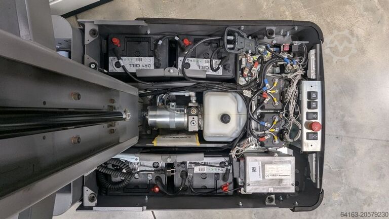 Mittelhubkommissionierer Jungheinrich EKM 202