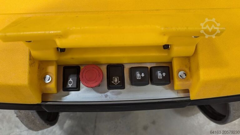 Mittelhubkommissionierer Jungheinrich EKM 202