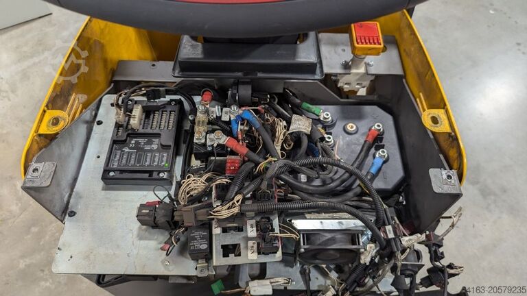 Tow Tractor Jungheinrich EZS 130 Li-Ion Batterie