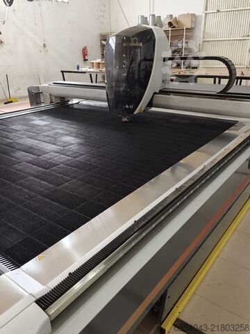 Fabric cutting machine Lectra Vector Fashion iQ50