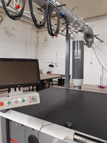 Fabric cutting machine Lectra Vector Fashion iQ50