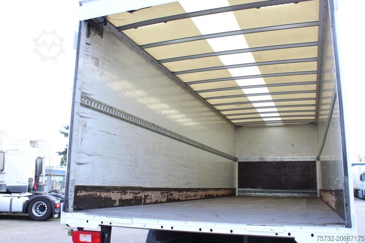Box truck Volvo FM 330 E6 Koffer 7,8m Klima LBW Liftachse