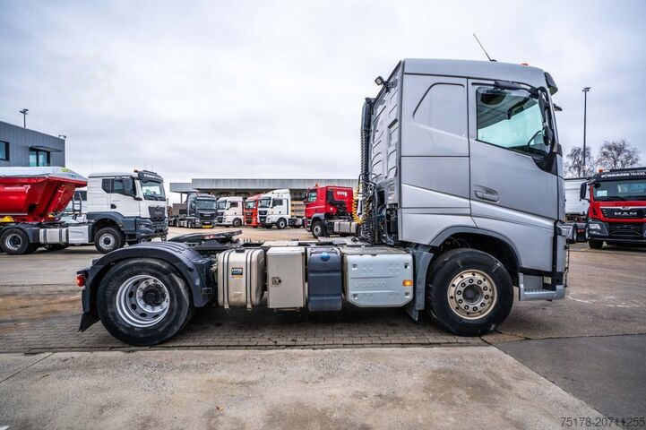 Standard tractor VOLVO FH 460 +KIPHYDR.