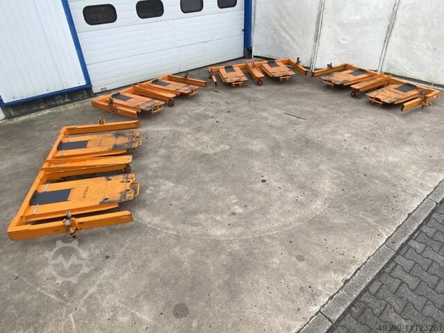 Tugger train with 4 Liftrunner route wagons STILL; trailer, transport cart, platform cart, platform. STILL 4x LIFTRUNNER E-Gestell