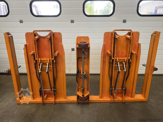 Tugger train with 4 Liftrunner route wagons STILL; trailer, transport cart, platform cart, platform. STILL 4x LIFTRUNNER E-Gestell